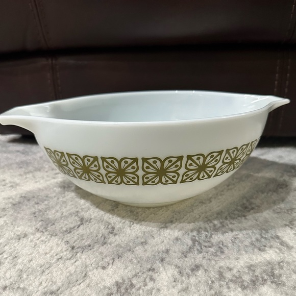 Pyrex Other - Pyrex 4 qt Autumn Floral/Square Flower Verde